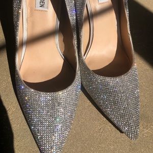 Steve Madden Studded Daisy Pumps Size 9